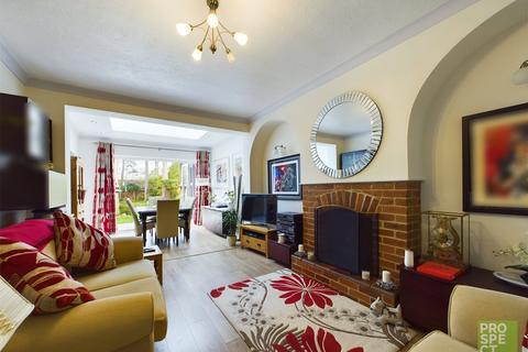 3 bedroom bungalow for sale - Finchampstead Road, Finchampstead, Wokingham, Berkshire, RG40