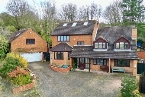 4 bedroom detached house for sale - Lindrick Close, Daventry, Northamptonshire NN11 4SN