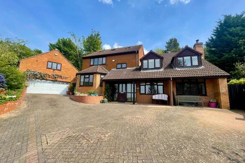 6 bedroom detached house for sale, Lindrick Close, Borough Hill, Northamptonshire NN11 4SN