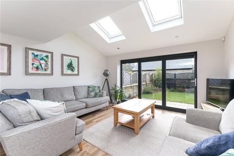 4 bedroom semi-detached house for sale - Bankfield Road, Shipley, West Yorkshire, BD18