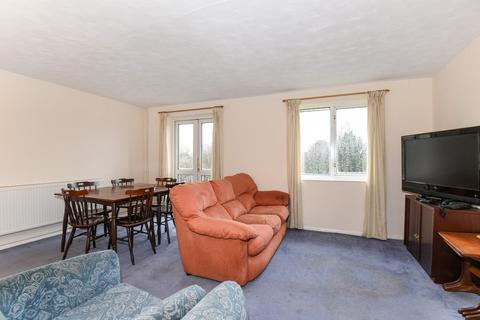 3 bedroom apartment for sale - Normanhurst, Ashford, Middlesex, TW15