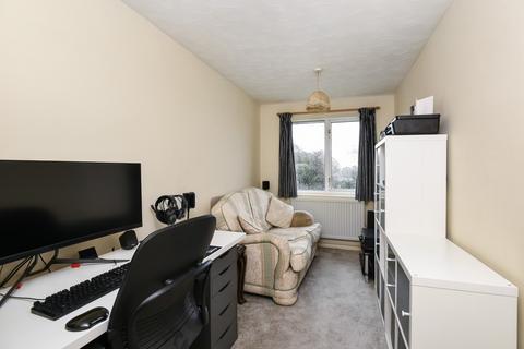 3 bedroom apartment for sale, Normanhurst, Ashford, Middlesex, TW15