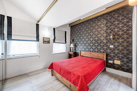 3 bedroom flat for sale - New Cross Road, New Cross, London, SE14