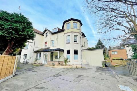 2 bedroom flat for sale - East Cliff