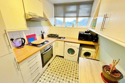 2 bedroom flat for sale, East Cliff