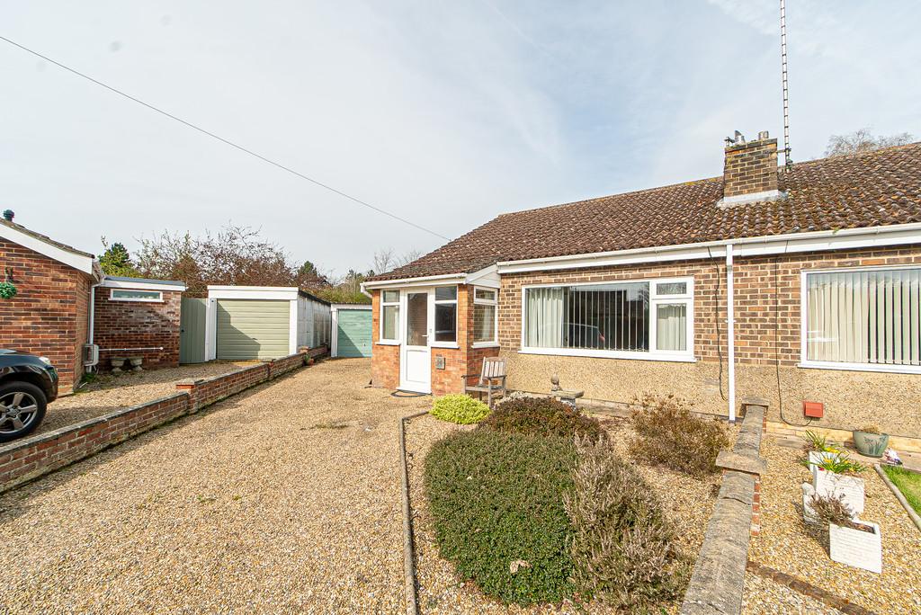 Halesworth IP19 2 bed semidetached bungalow for sale £250,000