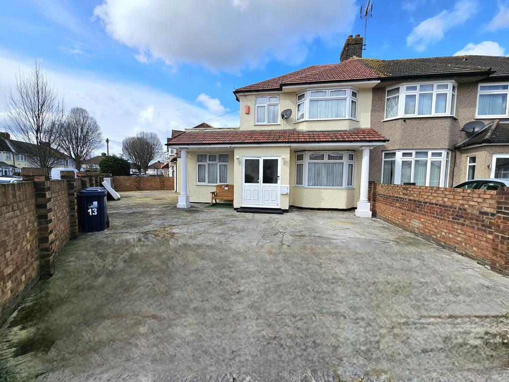 Ascot Gardens, Southall, UB1 3 bed semidetached house £680,000