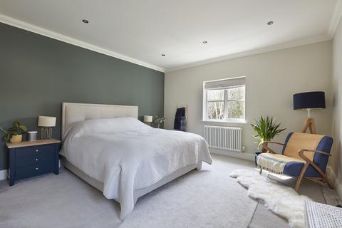 5 bedroom detached house for sale - Kennett Park Close, Newmarket CB8