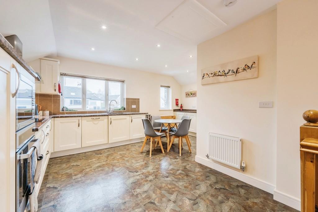 Fitting Dining Kitchen