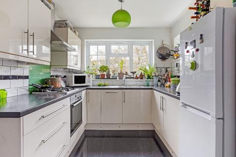 6 Queen Annes Close, Twickenham, TW2 5NN