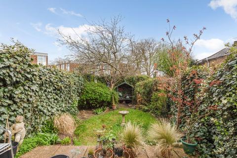6 Queen Annes Close, Twickenham, TW2 5NN