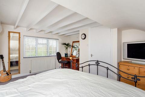 6 Queen Annes Close, Twickenham, TW2 5NN