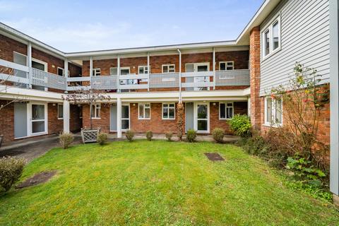 1 bedroom flat for sale, Cross Lanes, Surrey GU1