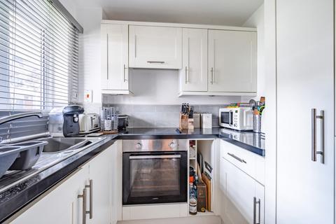 1 bedroom flat for sale, Cross Lanes, Surrey GU1