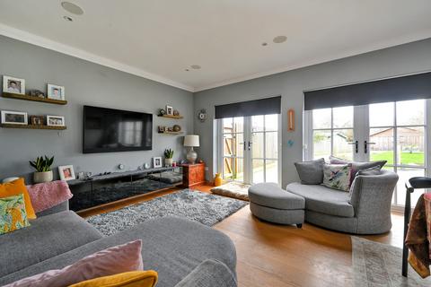 undefined, Applegate Court, Appledore, Kent TN26 2AQ