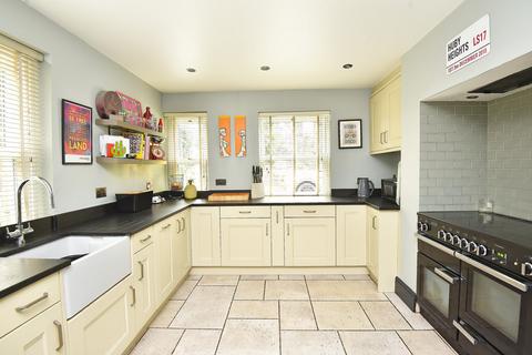 5 bedroom townhouse for sale, Crag Lane,  Huby