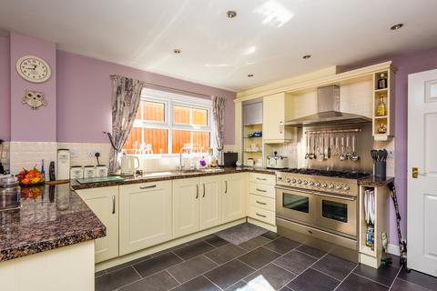 5 bedroom detached house for sale, Parker Way, Higham Ferrers NN10