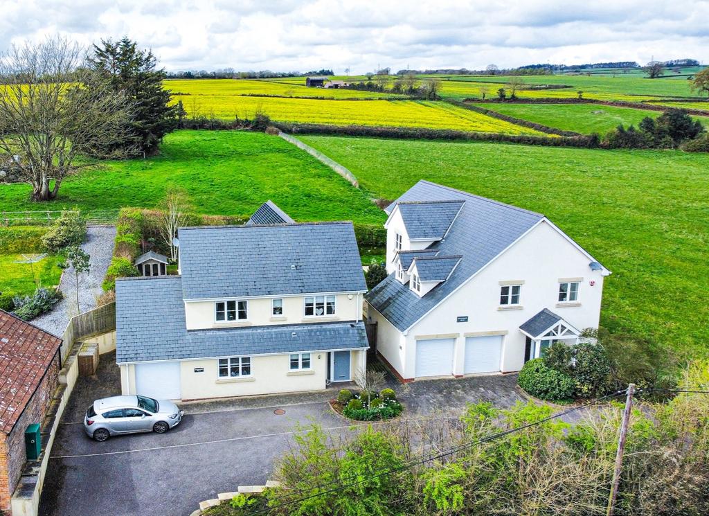 Dragonfields Place, Thurloxton, Taunton. 4 bed detached house for sale £600,000