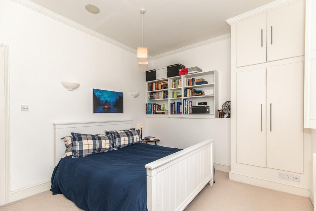 4, 14 Brunswick Terrace28