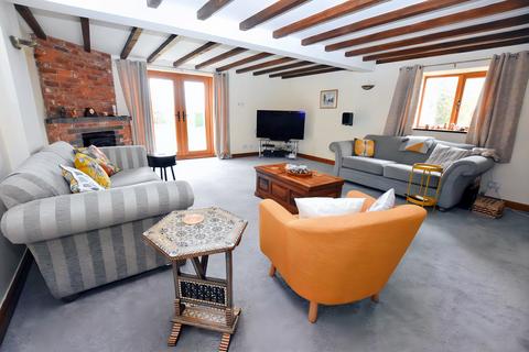 3 bedroom barn conversion for sale - Eaton Court , Eaton-on-tern