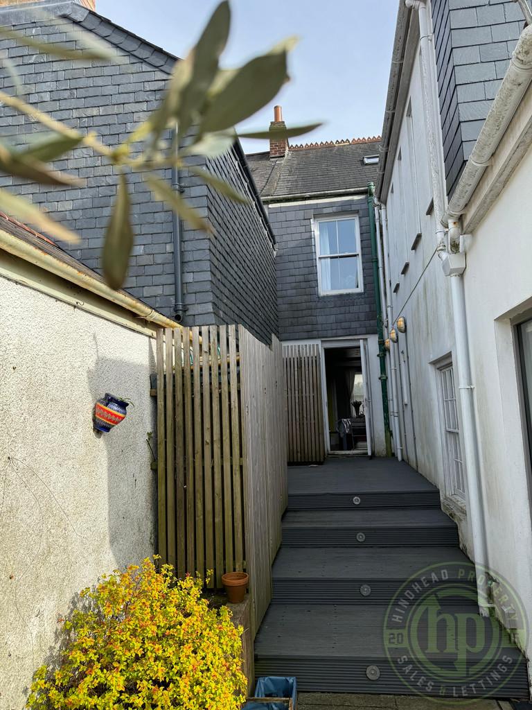 Courtyard Kitchen Access