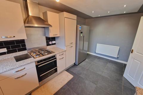 4 bedroom semi-detached house to rent - Homington Avenue, Swindon SN3