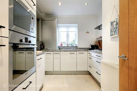 Flat 1, Marine Heights, 53 Beach Road, Westgate-on-sea, CT8 8AD