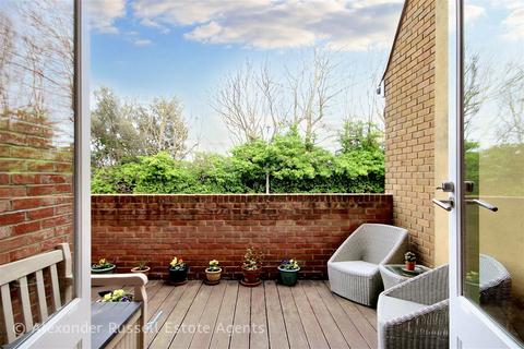 Flat 1, Marine Heights, 53 Beach Road, Westgate-on-sea, CT8 8AD