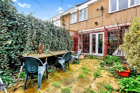 18 Bradstock Road, London, E9 5BJ