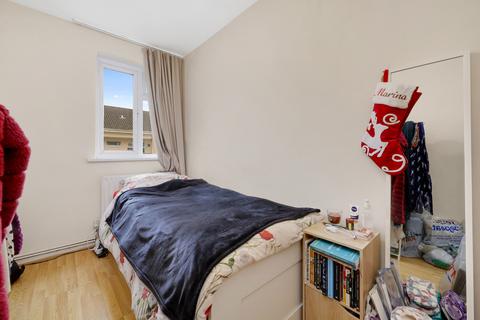 18 Bradstock Road, London, E9 5BJ