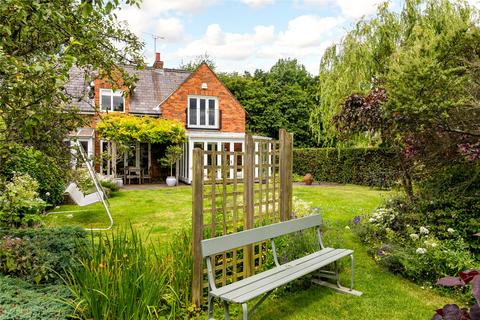 4 bedroom semi-detached house for sale, Chetwode, Buckingham, Buckinghamshire, MK18