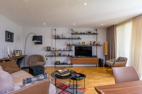 2 bedroom flat to rent - Pump House Crescent, Brentford, TW8