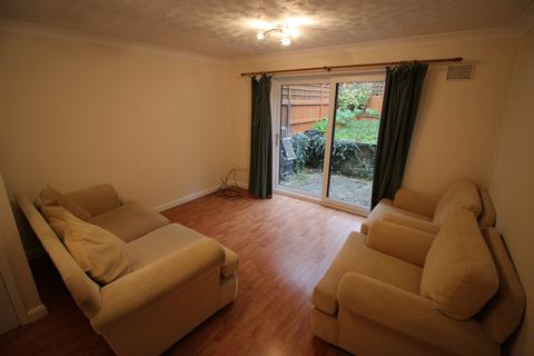 2 bedroom terraced house to rent, Hollow Rise, High Wycombe, HP13