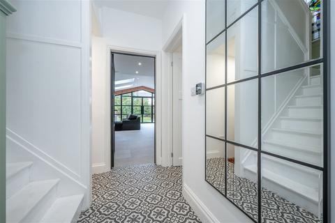 348 Blossomfield Road, Solihull, B91 1TF