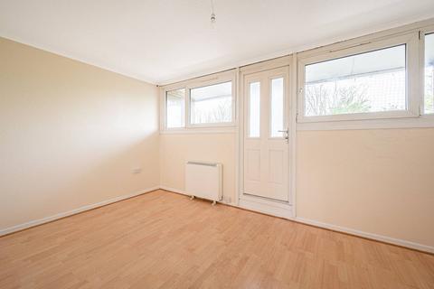 3 bedroom flat to rent, Palmers Road, Arnos Grove, London, N11