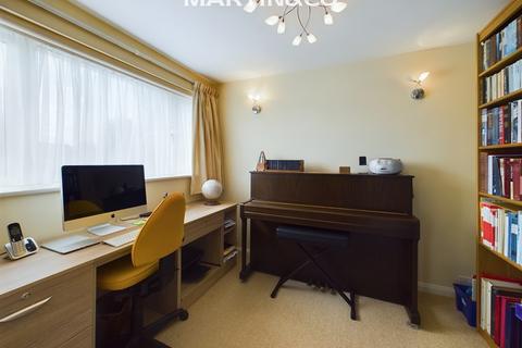 94 Shefford Crescent, Wokingham, RG40 1YP