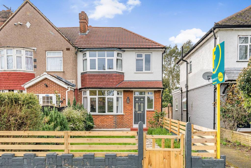 Hall Road, Isleworth, TW7 3 bed end of terrace house for sale £650,000
