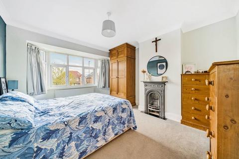 13 Hall Road, Isleworth, TW7 7PA