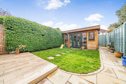 13 Hall Road, Isleworth, TW7 7PA