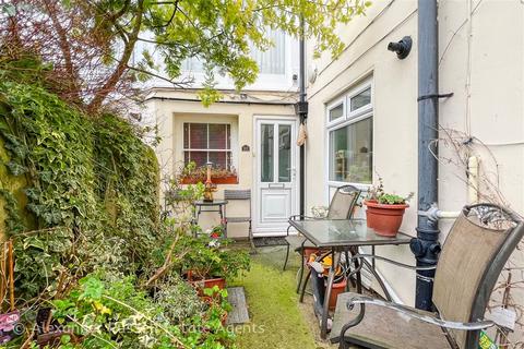 1 bedroom maisonette for sale, St Mildreds Court, Beach Road, Westgate-on-Sea, CT8