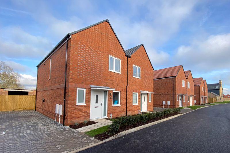 Exbury Crescent, Cranleigh 2 bed semidetached house for sale £450,000