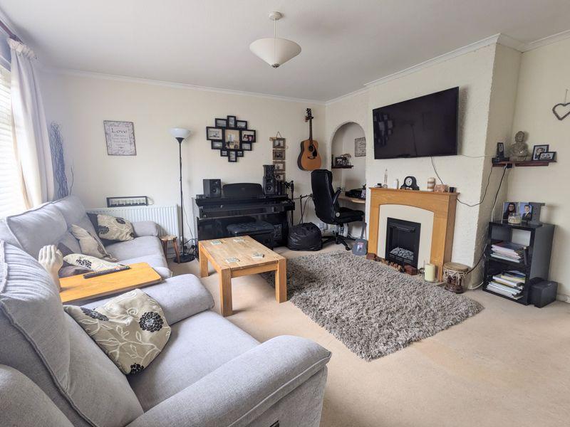 Handel Walk, Tonbridge, TN10 4DG 3 bed semidetached house £450,000