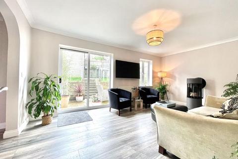 89 Treffry Road, Truro, TR1 1WE