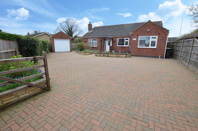 Paddock View, Platts Lane, Bucknall 3 bed detached bungalow for sale