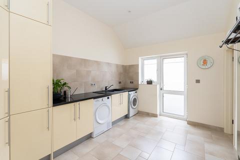21 Pointers Hill, Westcott, Dorking, RH4 3PF