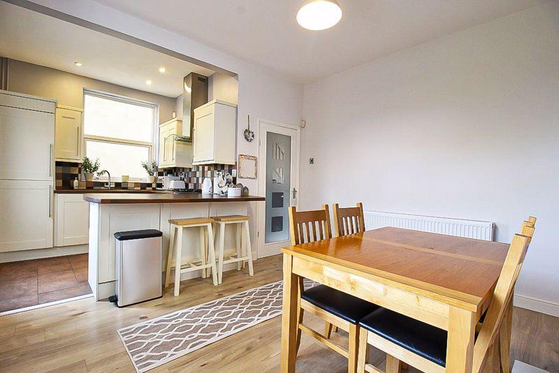 Dining kitchen