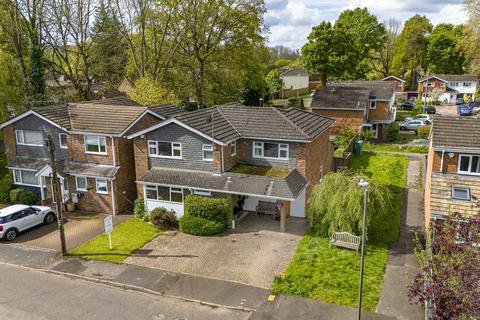 4 bedroom detached house for sale, Spinners Walk, Marlow