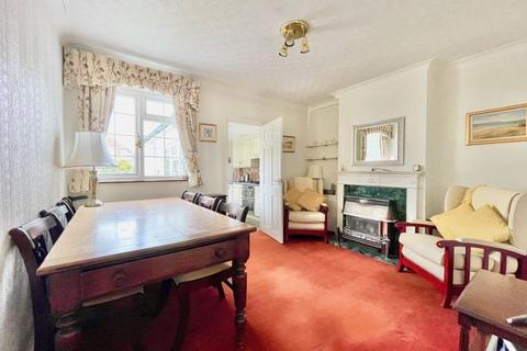 2 bedroom terraced house for sale, Station Road, Claygate