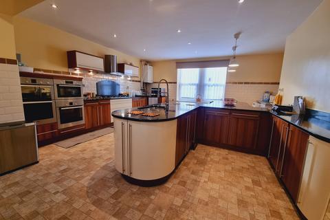 7 bedroom terraced house for sale, Selborne Mansions, Selborne Mount, Bradford, BD9