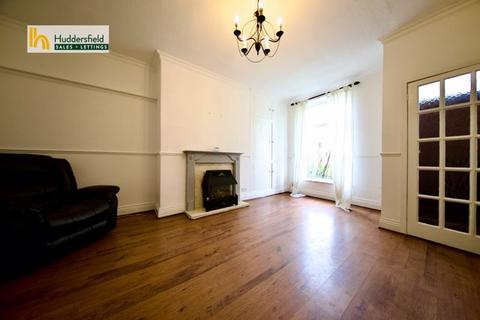 2 bedroom property to rent - Moorlands Road, Huddersfield